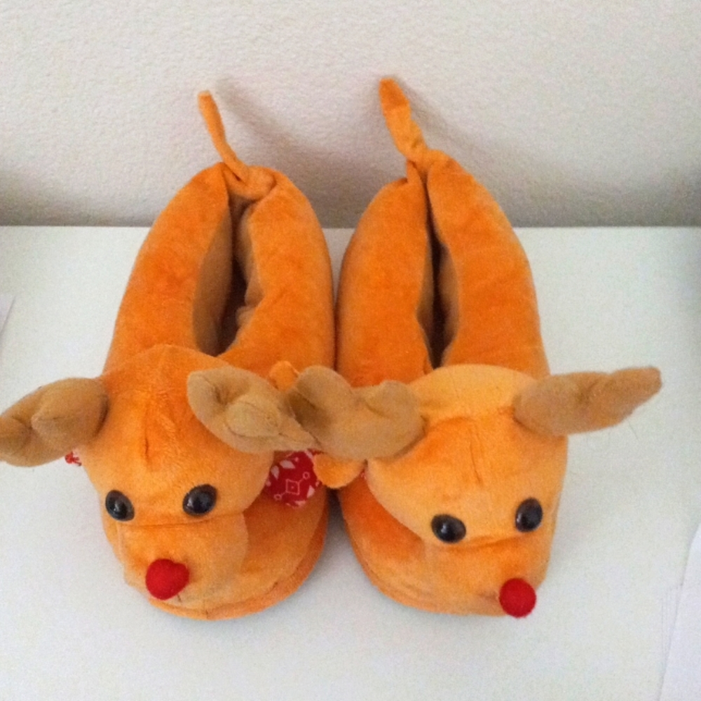 ~ CatNonu Reindeer plush Christmas slippers ~ Size Medium ~ Yellowish Brown ~